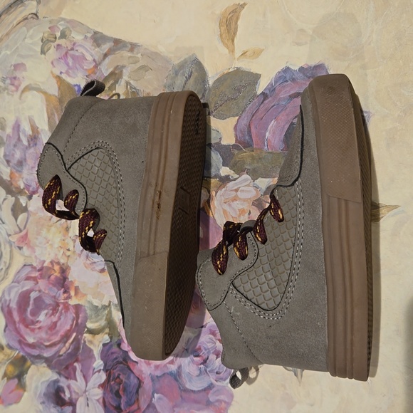 OshKosh Boots Castle Size Toddler 5 - Picture 2 of 7